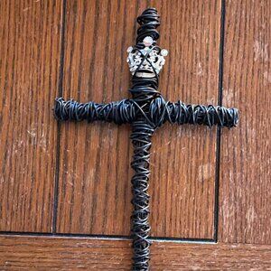 11" Wired Metal Cross with Crown - Wall Hanging